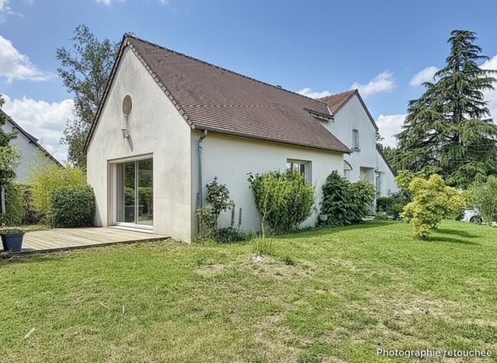 Maison avec grand espace de vie et 2 chambres de plain pied.