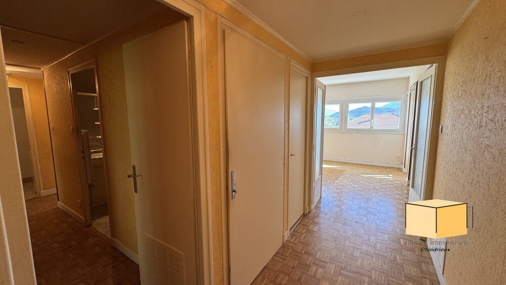 Appartement 5 pièces à rénover avec garage et cave à Culoz