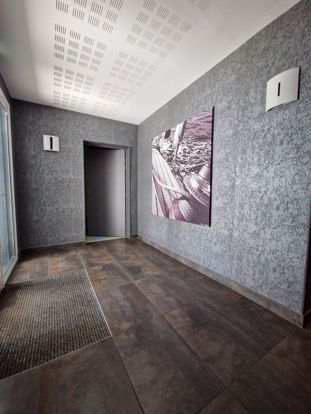   BUREAUX VISIBLES de 225 m² environ en centre ville de VANNES 