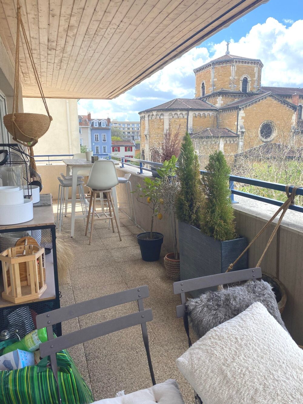 T4 non-meublé, balcon 30m², cave, parking et garage