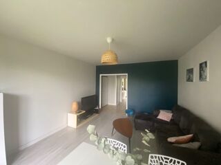 Appartement à louer 3 pièces 76 m²