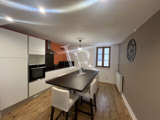  Maison à louer 6 pièces 147 m²