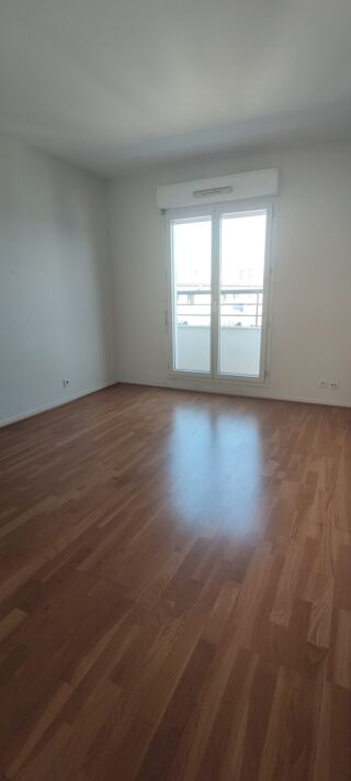  Appartement à louer 3 pièces 75 m²