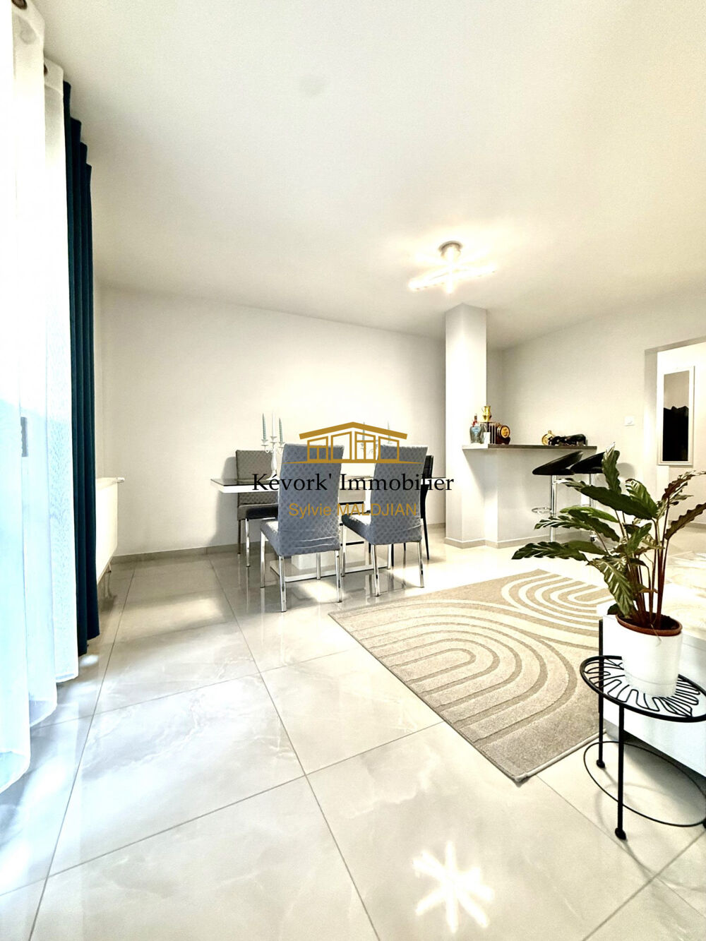 Vente Appartement Valence Sud, appartement T5, entièrement rénové, avec parking Valence