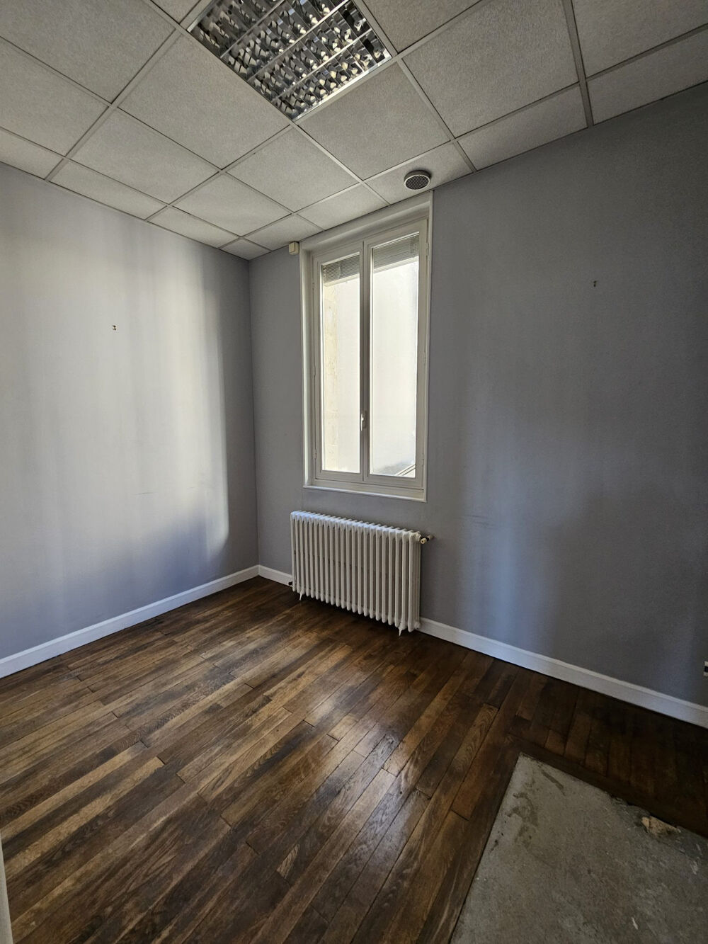   Bureau 65 m² centre de Saintes Saintes