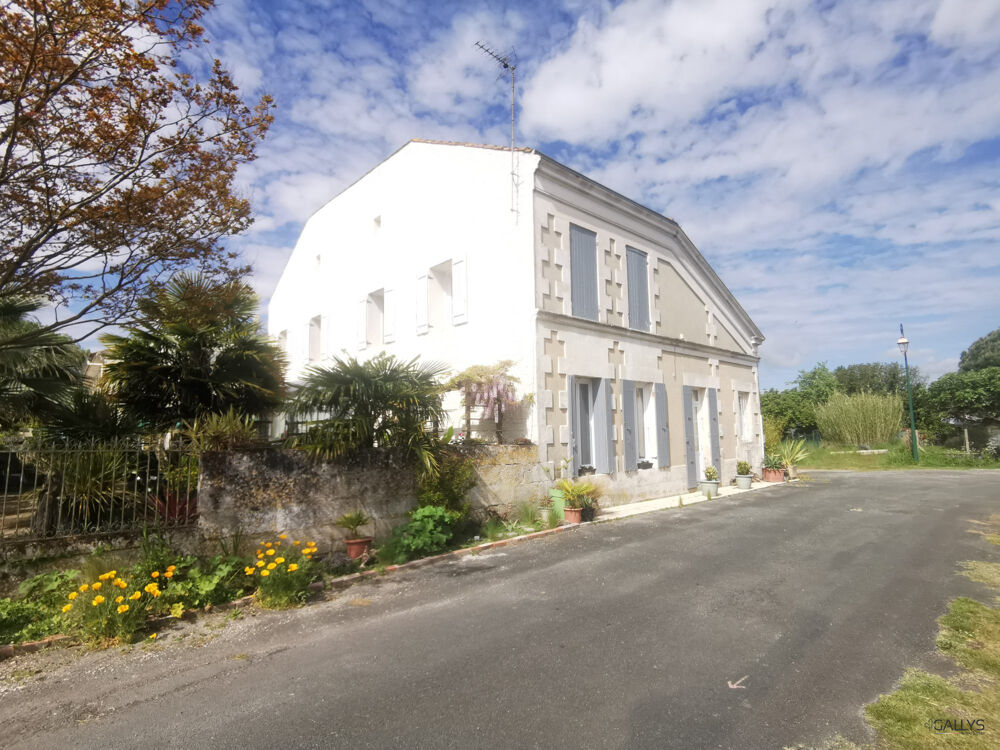 Vue port de Chenac  Maison de caractère 170m² rénovée ave