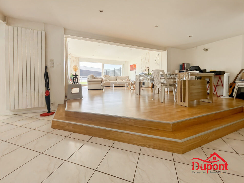 Maison semi individuelle de 160m2,trois chambres,bureau,sous sol