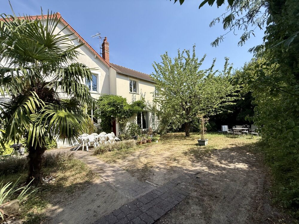 Maison de ville avec jardin et parking