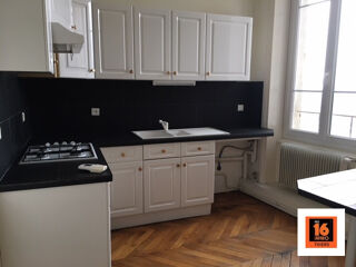  Immeuble � vendre 560 m� Thiers