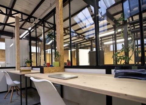   LOCAL COMMERCIAL - BUREAU - ATELIER 310 m²- Centre-ville de VAN 