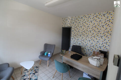   Lugny, place du Paquier local professionnel libre 