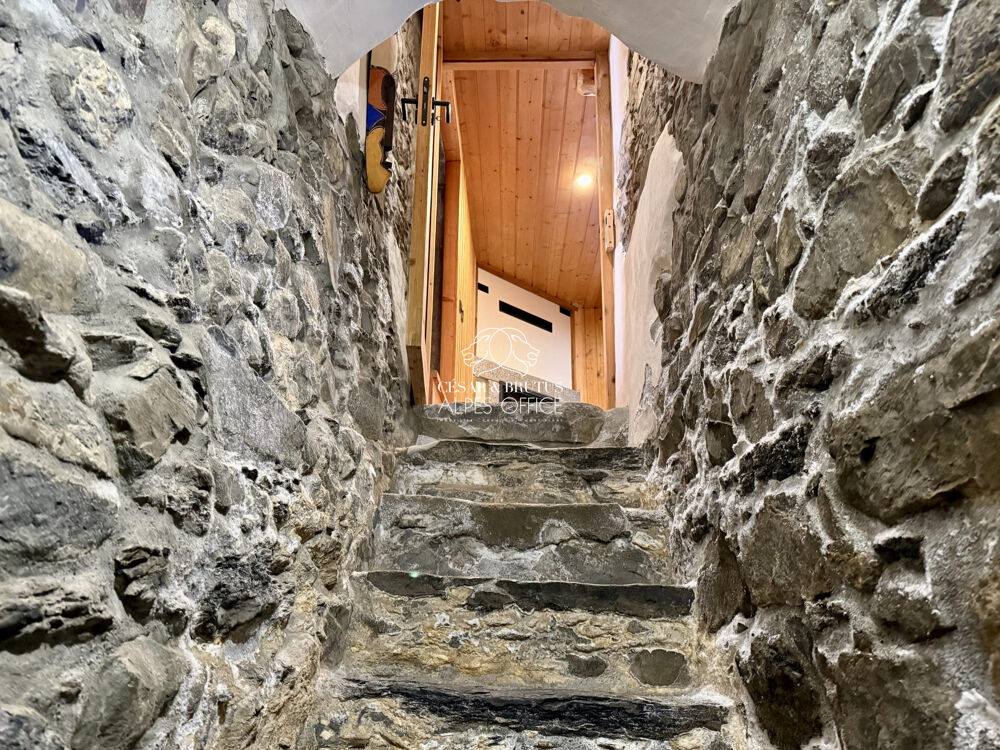 Servoz, vieux village  Ferme à fort potentiel  vue Mont-