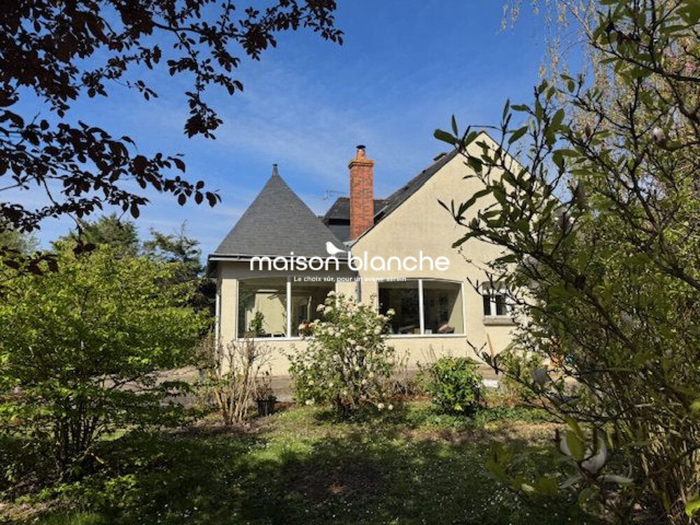 Vente Maison Maison lumineuse avec piscine – 10 000 m² de terrain – Saum Saumur