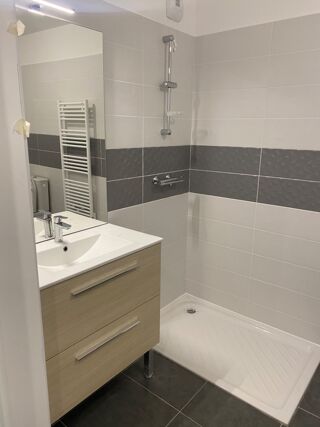 Appartement à louer 2 pièces 37 m²