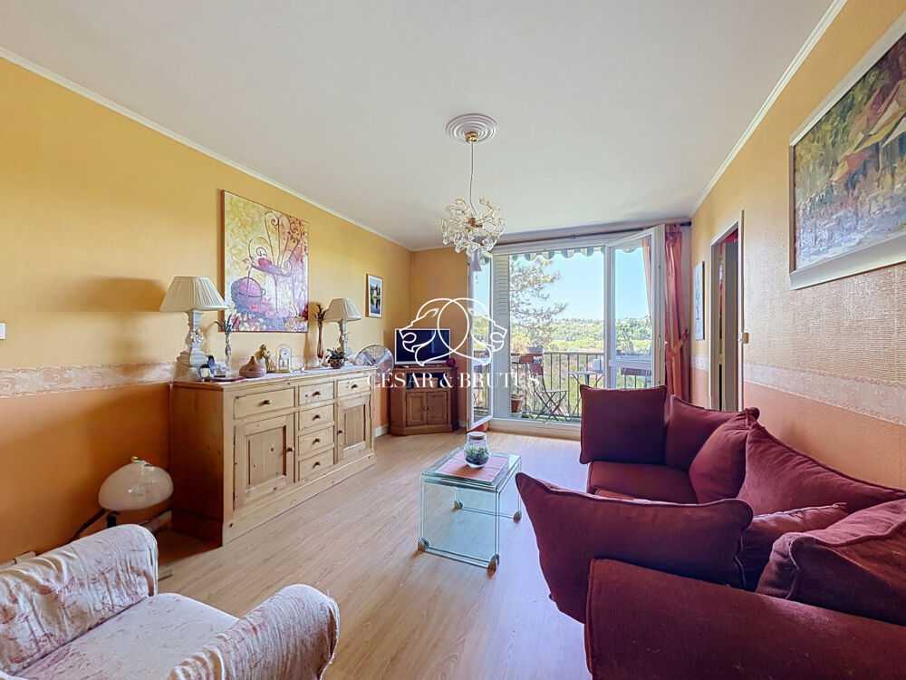 T3 traversant + balcon + loggia + cave + box