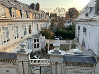  Appartement à louer 6 pièces 148 m²