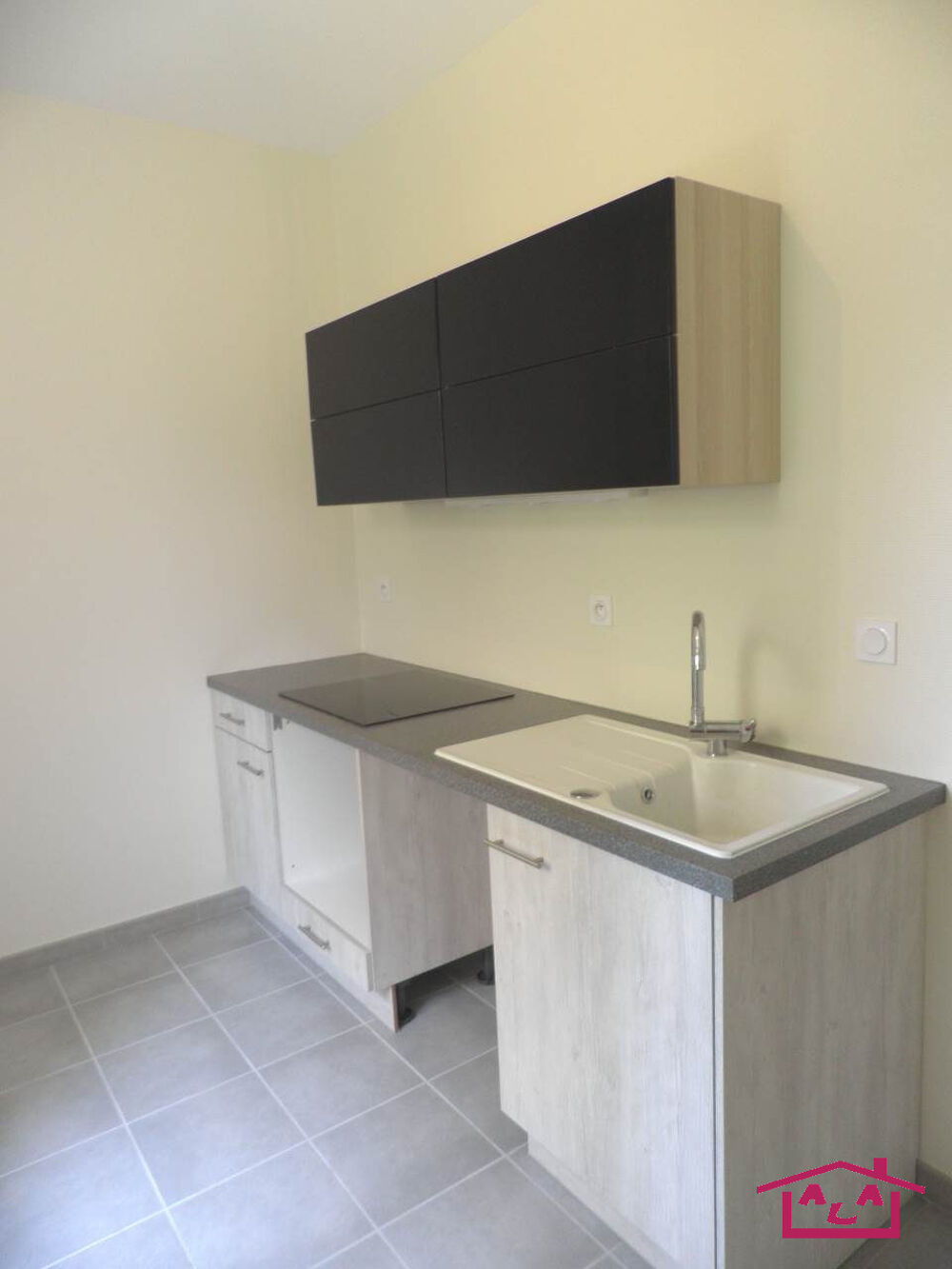 Location Appartement F1 DANS RUE CALME Grenoble