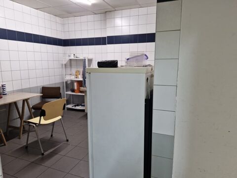   Très belle surface commerciale sur un bon axe d'ANGOULÊME 