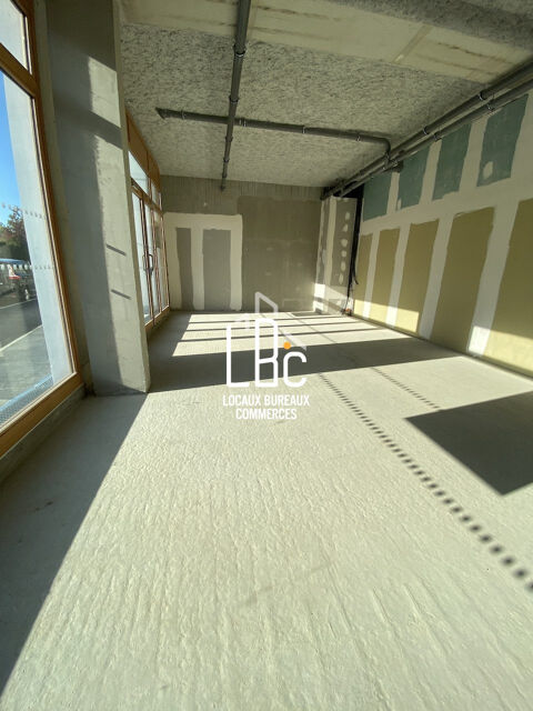   Nantes Est - Local commercial 53 m² à louer 