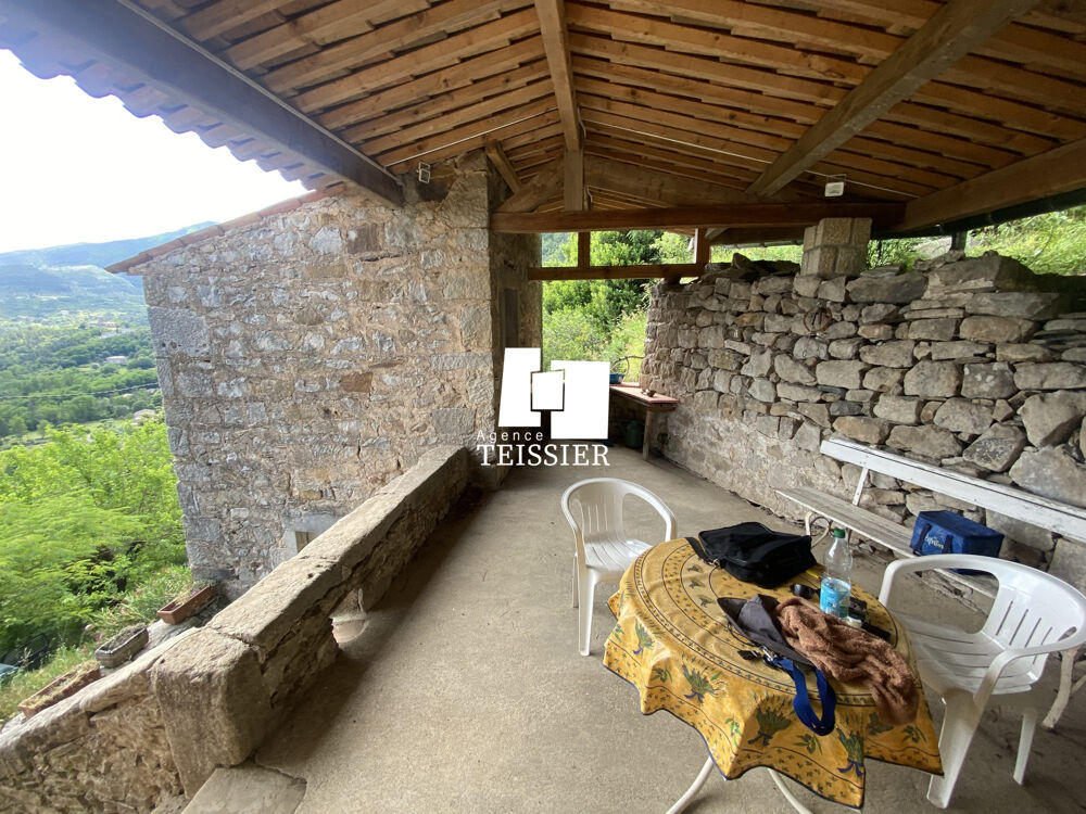 Maison en pierre indépendante avec vue