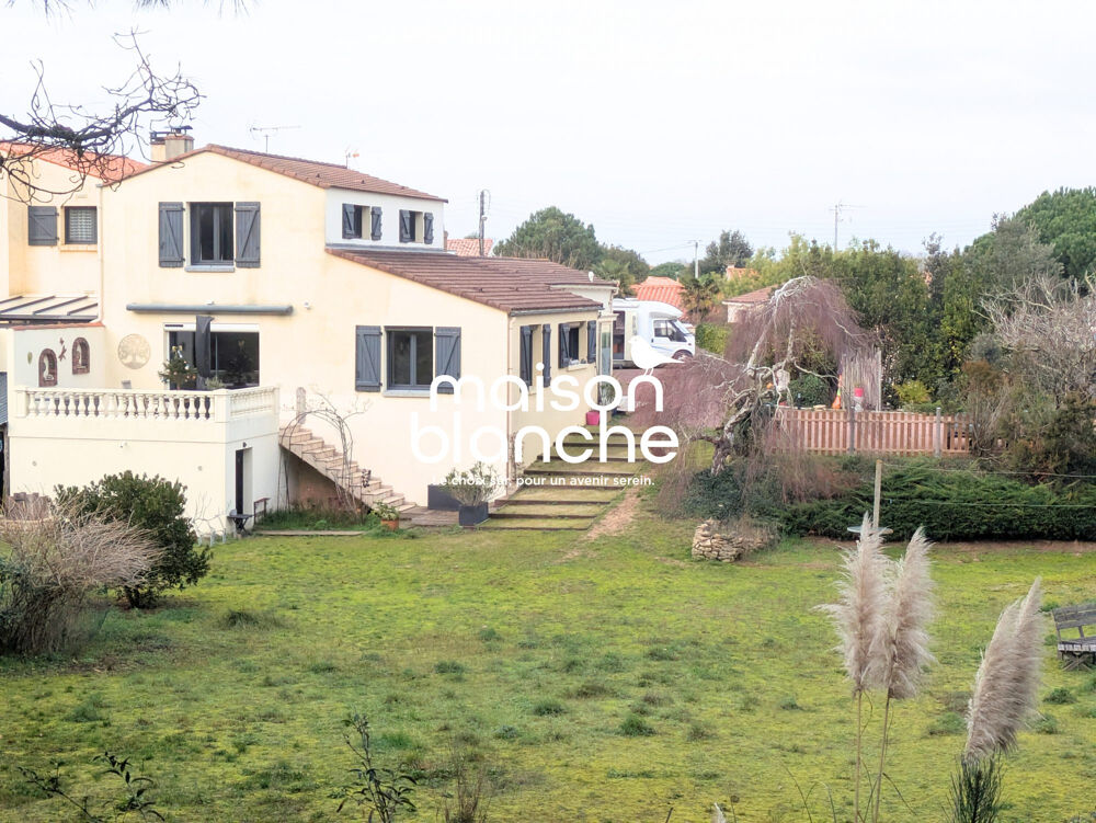 Maison 9 pièces 200 m² · à Longeville-sur-Mer · 200 m² · 576 000 €