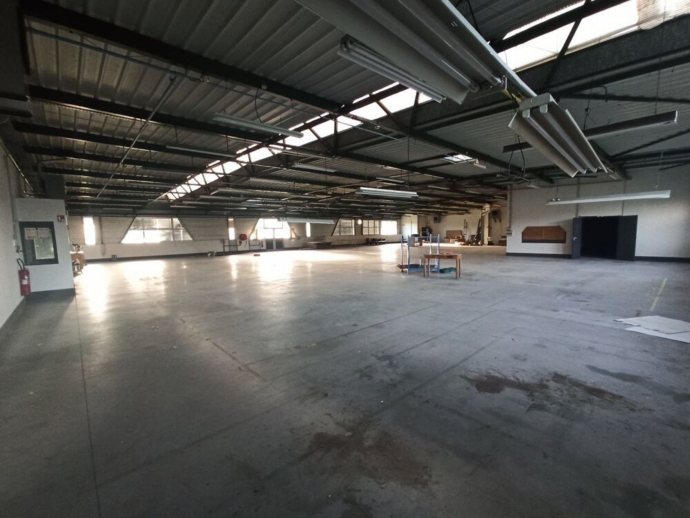   VENTE, PROCHE ST JUNIEN, 1.300m² ATELIERS/BUREAUX 