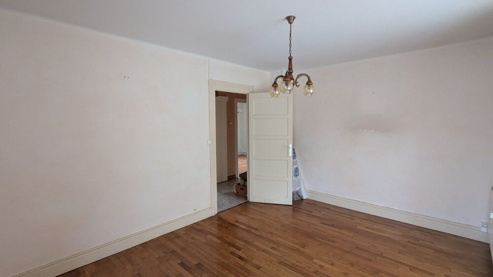 Maison divisée en 3 appartements