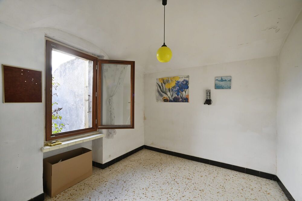 Maison de Village avec Cour, Terrasse et Stationnement