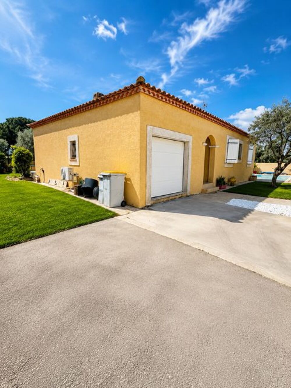 MAGNIFIQUE MAISON 4 FACES INDIVIDUELLE AVEC GARAGE ET PISCINE