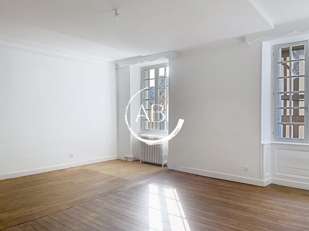 Au coeur de Domfront en Poiraie, Demeure bourgeoise de 220 m² r