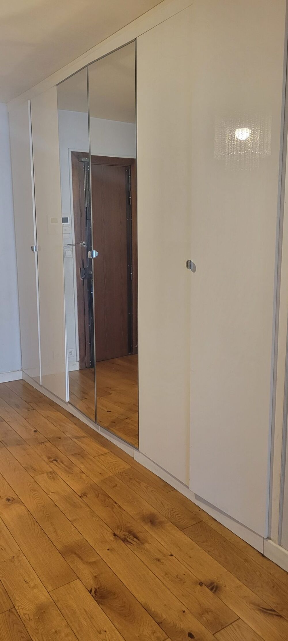 Location Appartement F4 VIDE AVEC BALCON CAVE ET PARKING Paris 20