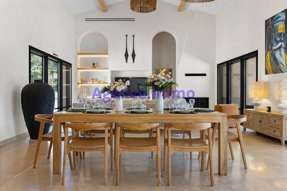 Villa contemporaine d'exception avec grande piscine et vue déga