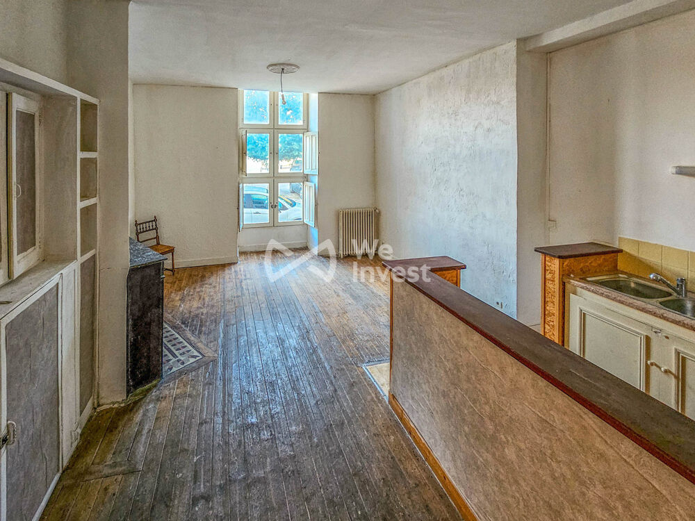 Maison de ville au fort potentiel  emplacement central et pri