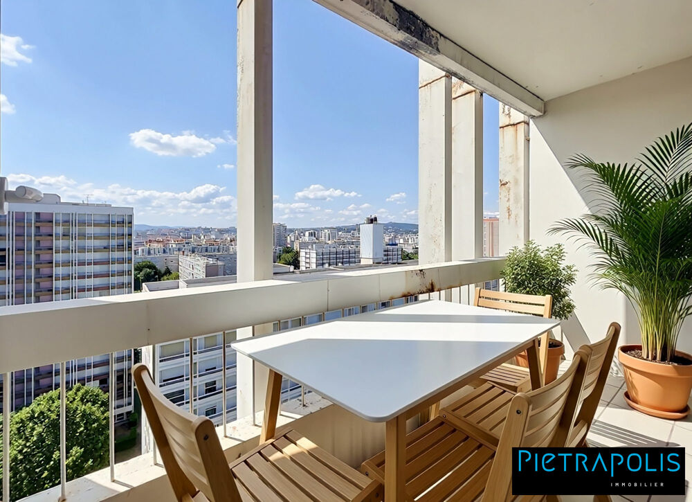 T3 au 15° étage avec terrasse de 11m²