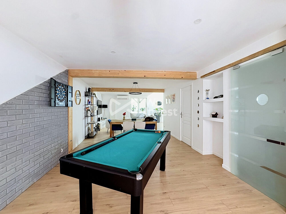 Maison de ville 'coup de coeur' de 180 m2 avec garage de 145 m2.