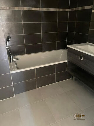 Appartement à louer 3 pièces 65 m²