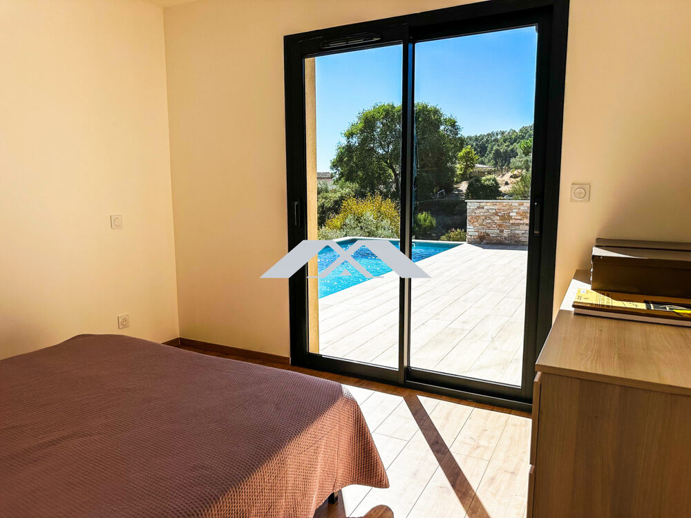 Villa contemporaine de plain-pied avec piscine Les Mages