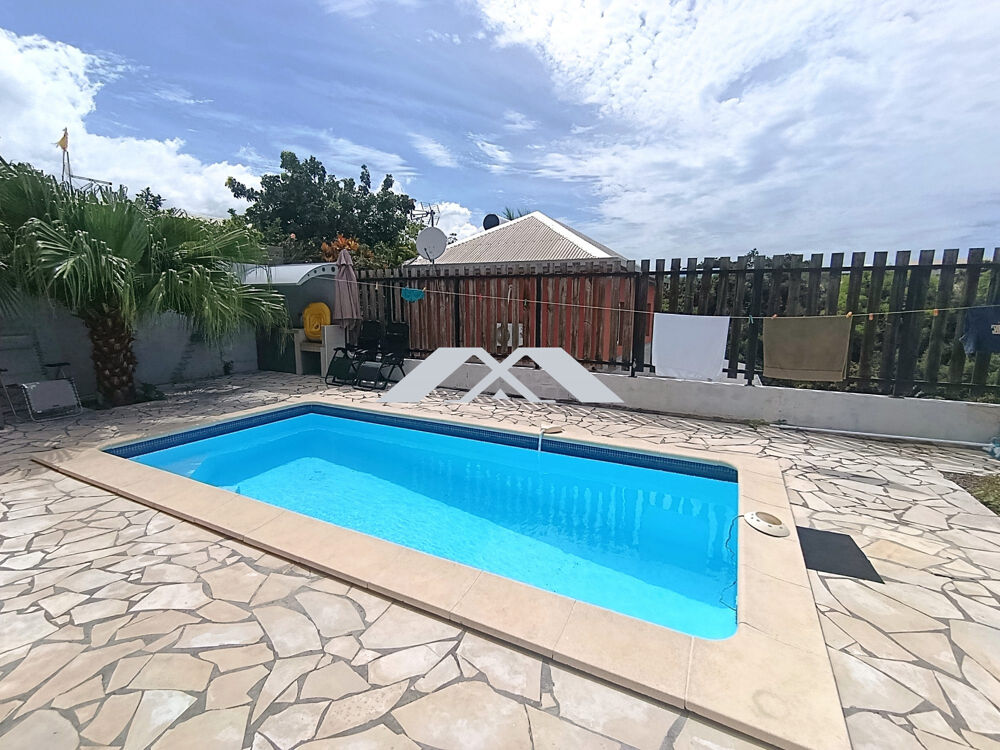 Maison individuelle moderne avec piscine