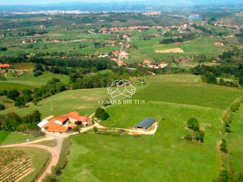 Potentiel exceptionnel : Ancien corps de ferme de 750 m² bâtis