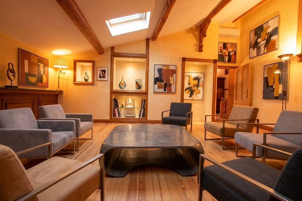 Demeure de prestige à Capestang : un bel équilibre entre patri