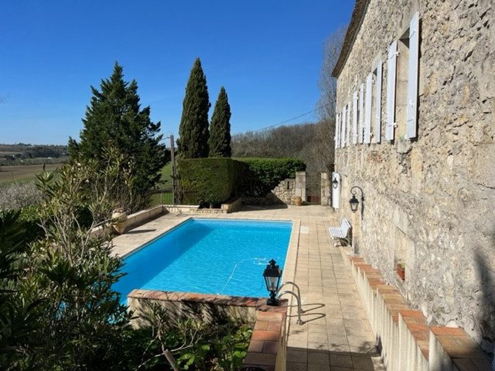 Historique maison en pierre avec piscine