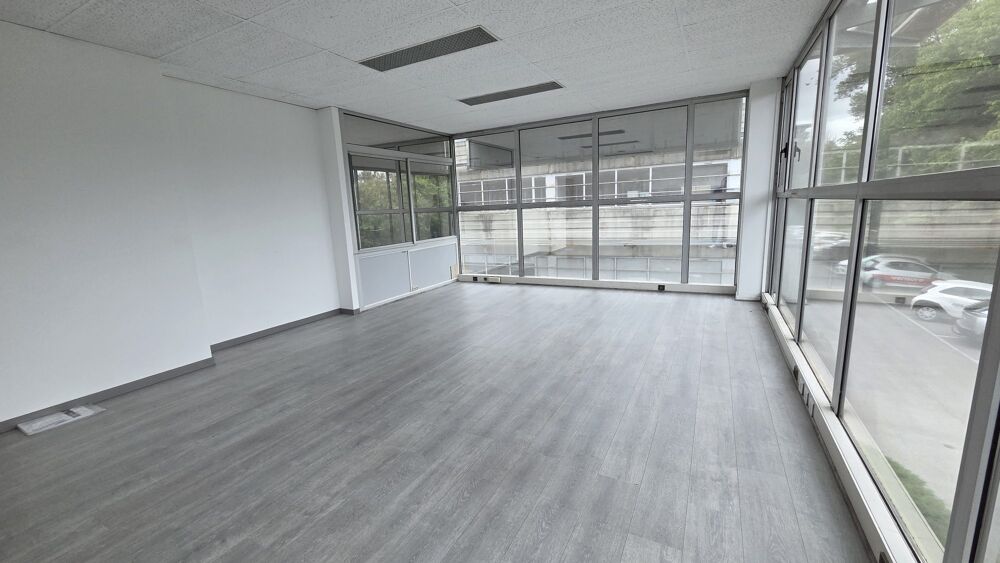   Bureau climatisé 28 m² – Ville Active Nîmes – Parking – 