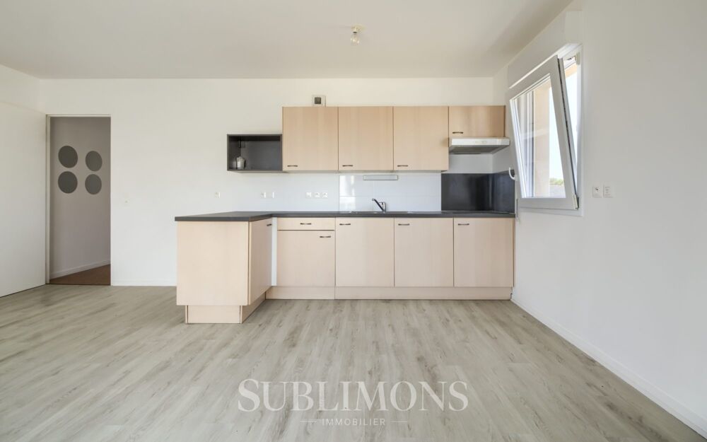 PLOEREN  Dernier Étage Lumineux T2 de 51 m² proche Bourg av