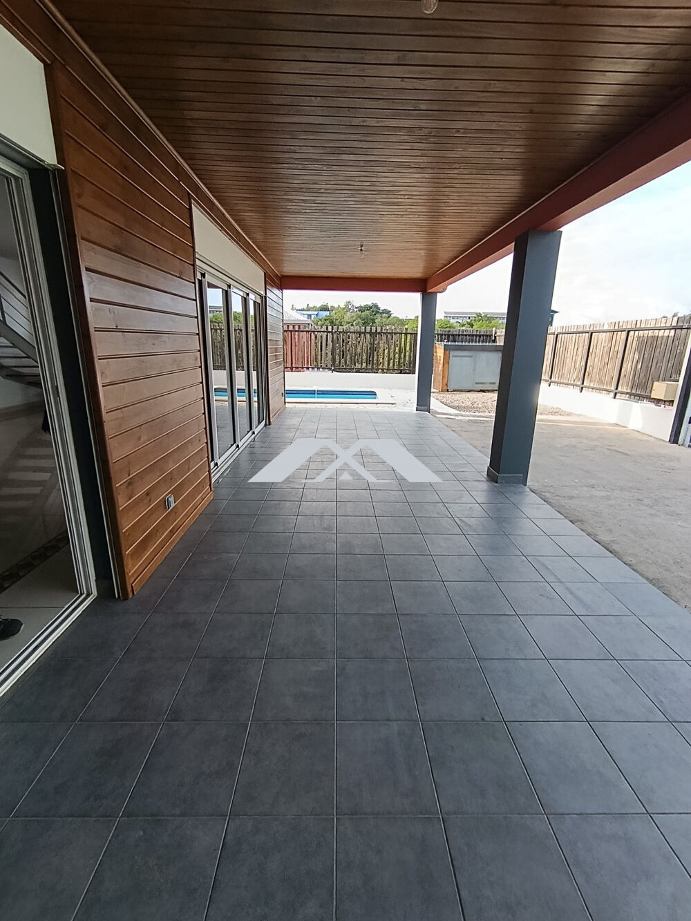 Maison individuelle moderne avec piscine