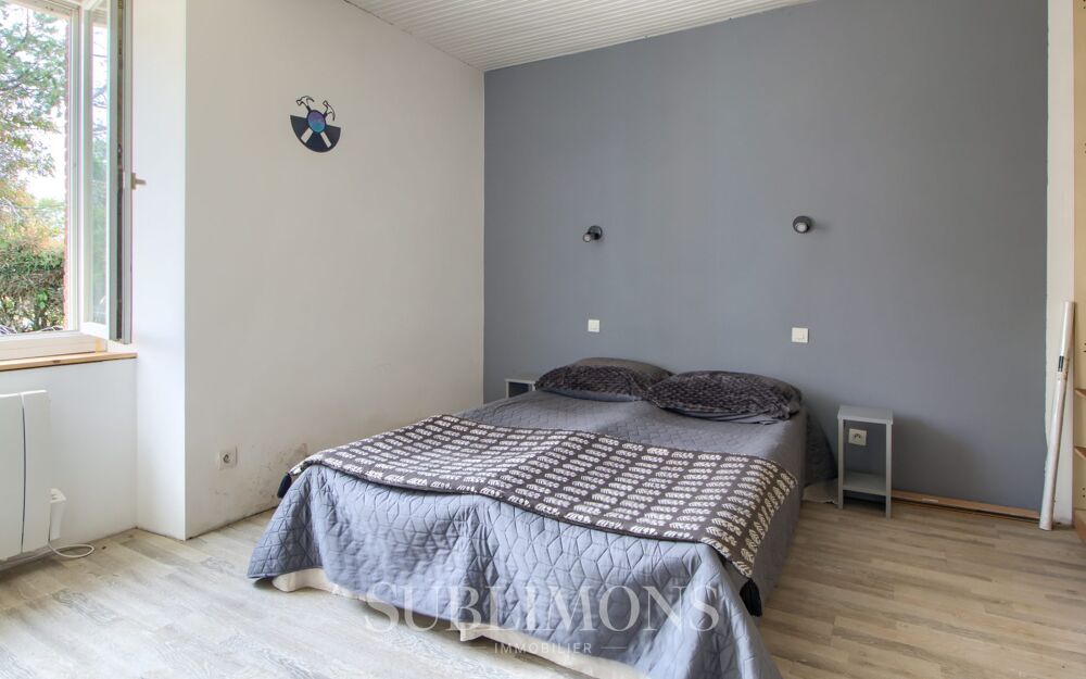 Longère en pierre - 2 260 m² de terrain