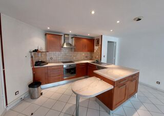  Appartement à louer 3 pièces 84 m²