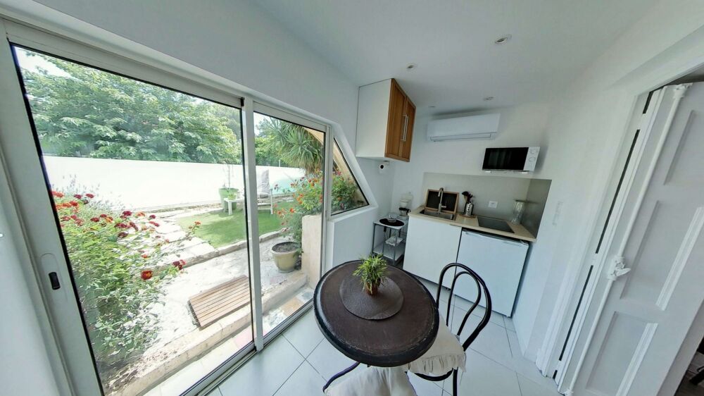 Location Appartement STUDIO DANS VILLA DONNANT SUR PISCINE Rognac