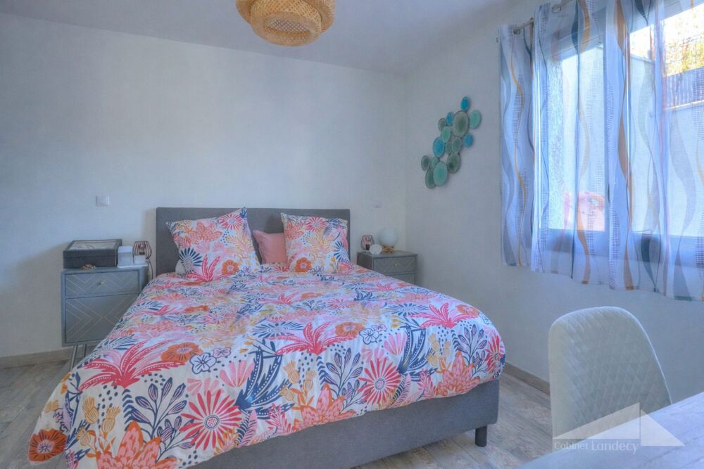 � vendre  Maison P�ron (01630)