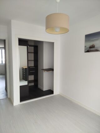  Appartement à louer 3 pièces 65 m²