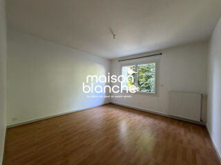  Appartement à louer 4 pièces 127 m²